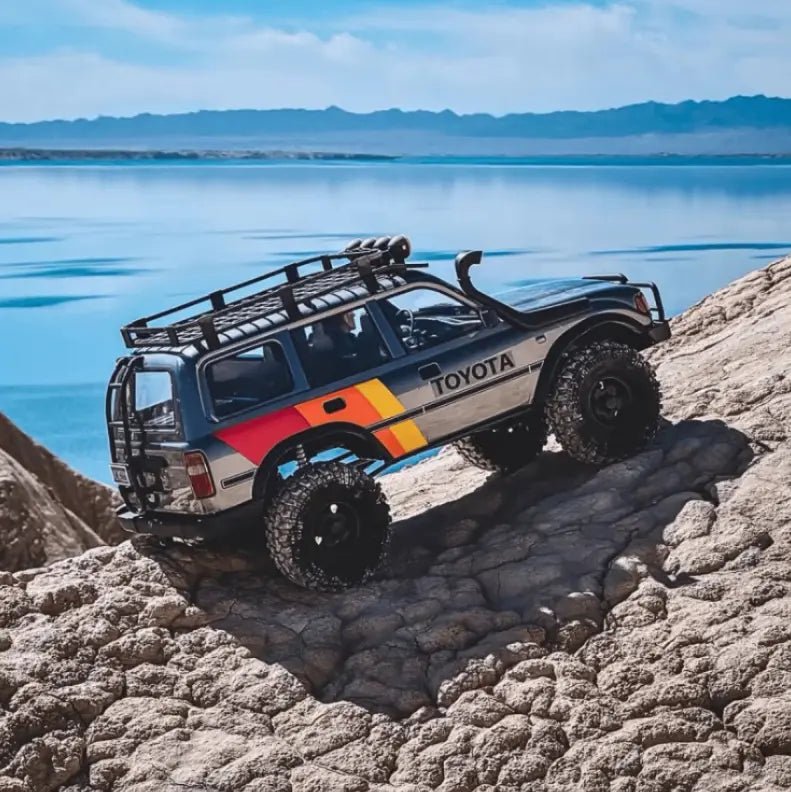 Auto a Control Remoto - 1/10 Toyota Land Cruiser 80 - FMS FCX10 LC80 - Jugueteria del Sur