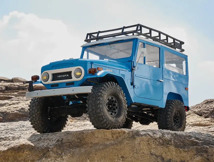 Auto a Control Remoto - 1/10 Toyota Land Cruiser FJ40 - FMS Amarillo o Azul - Jugueteria del Sur