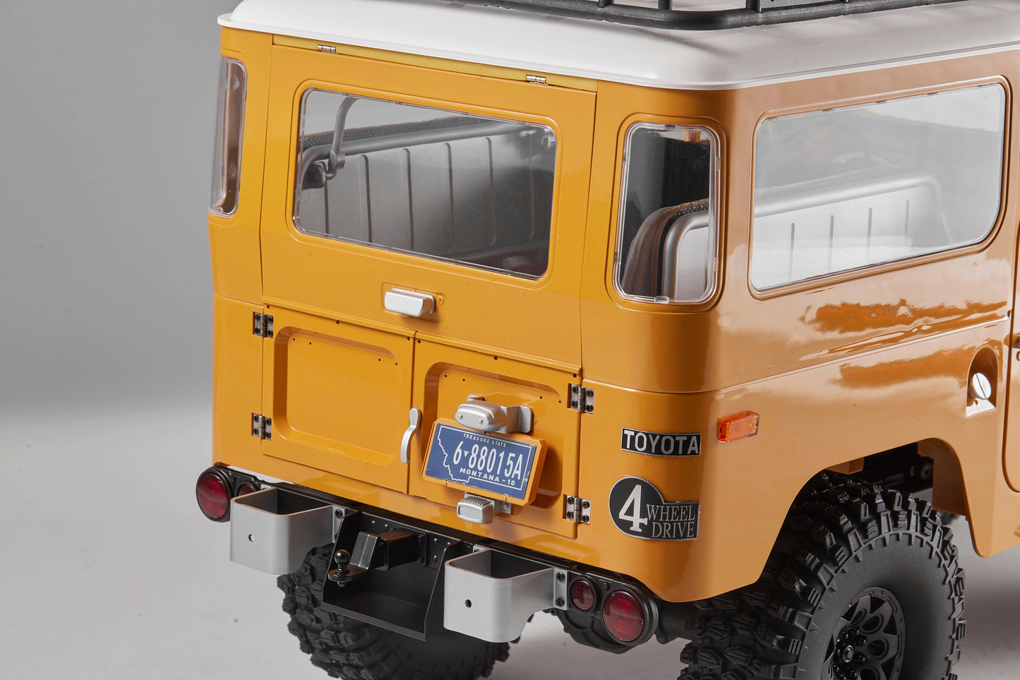 Auto a Control Remoto - 1/10 Toyota Land Cruiser FJ40 - FMS Amarillo o Azul - Jugueteria del Sur