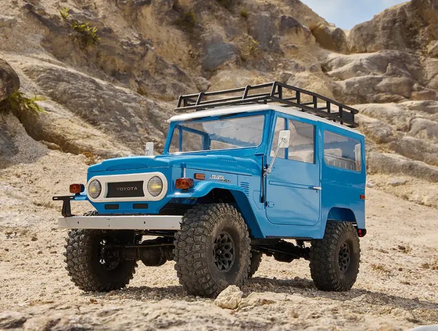 Auto a Control Remoto - 1/10 Toyota Land Cruiser FJ40 - FMS Amarillo o Azul - Jugueteria del Sur
