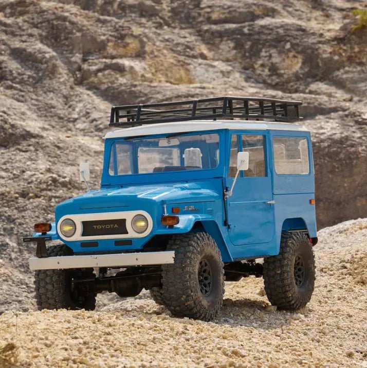 Auto a Control Remoto - 1/10 Toyota Land Cruiser FJ40 - FMS Amarillo o Azul - Jugueteria del Sur