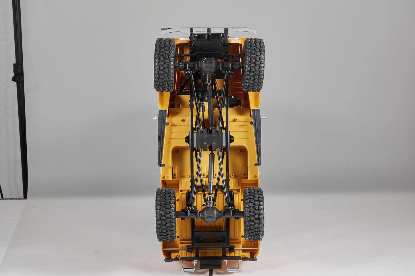 Auto a Control Remoto - 1/10 Toyota Land Cruiser FJ40 - FMS Amarillo o Azul - Jugueteria del Sur