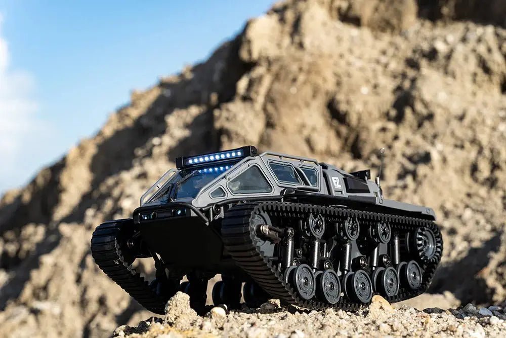 Auto a Control Remoto - 1/18 Tanque Anfibio Ripsaw - JJRC C8812 Negro o Cafe - Jugueteria del Sur