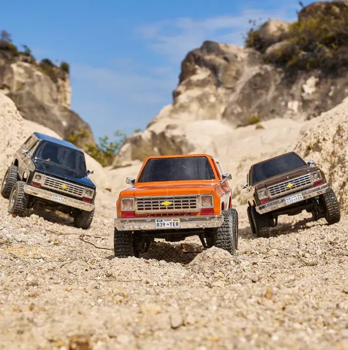 Auto a Control Remoto - 1/24 CHEVROLET K5 Blazer - FMS FCX24 Naranja, Negro o Café - Jugueteria del Sur