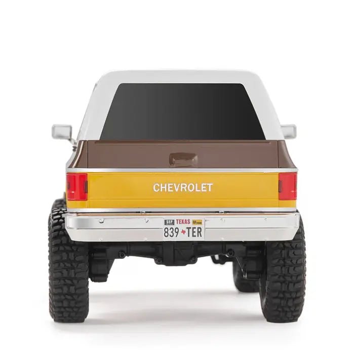 Auto a Control Remoto - 1/24 CHEVROLET K5 Blazer - FMS FCX24 Naranja, Negro o Café - Jugueteria del Sur