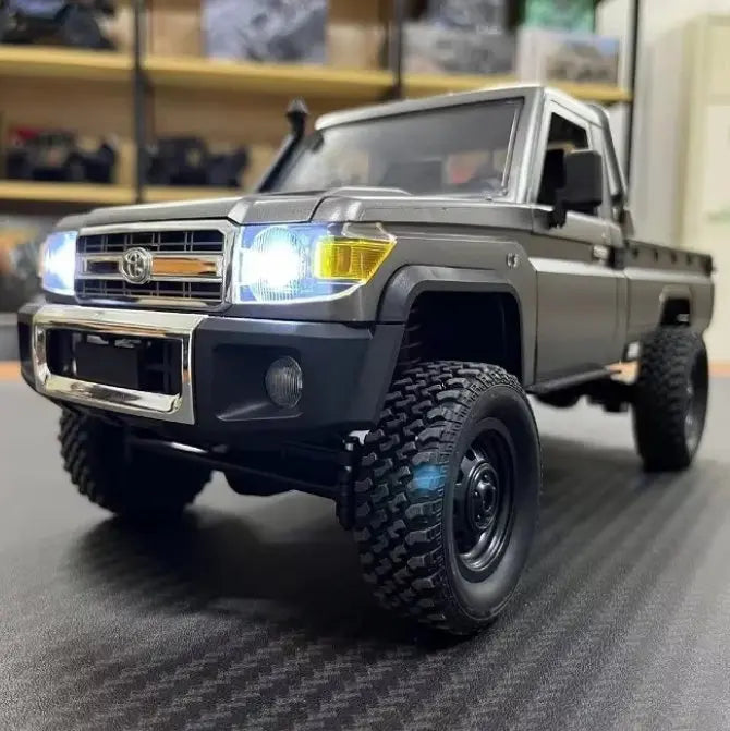 Auto a Control Remoto - 1/12 Camioneta TOYOTA Land Cruiser - MN82 PRO Gris MN Model