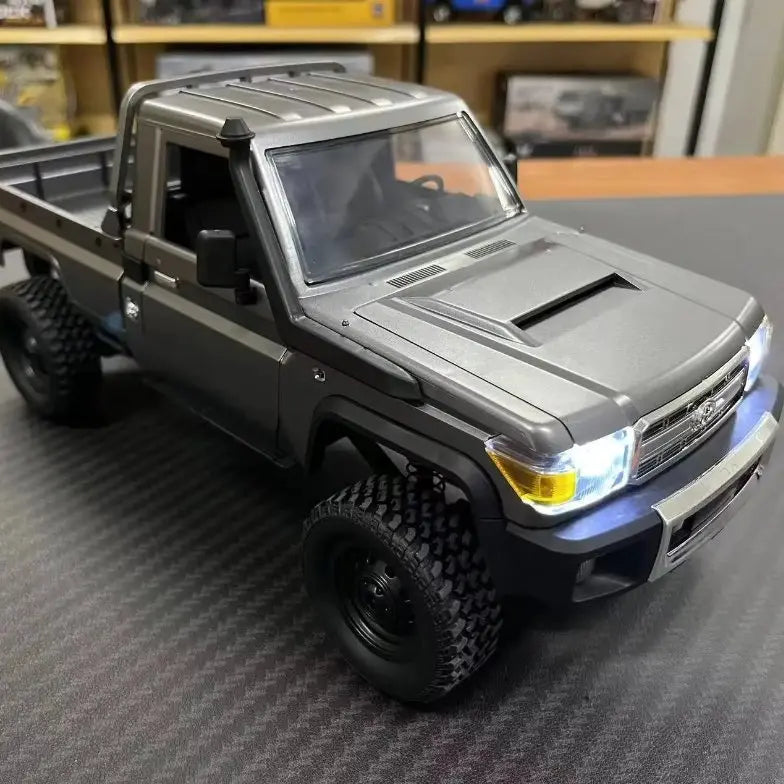Auto a Control Remoto - 1/12 Camioneta TOYOTA Land Cruiser - MN82 PRO Gris MN Model