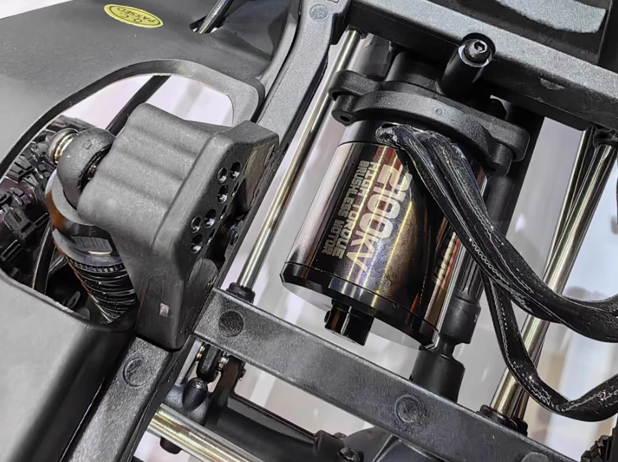 Auto a Control Remoto - 1/10 Nissan Patrol Brushless - YIKONG YK4107 PRO