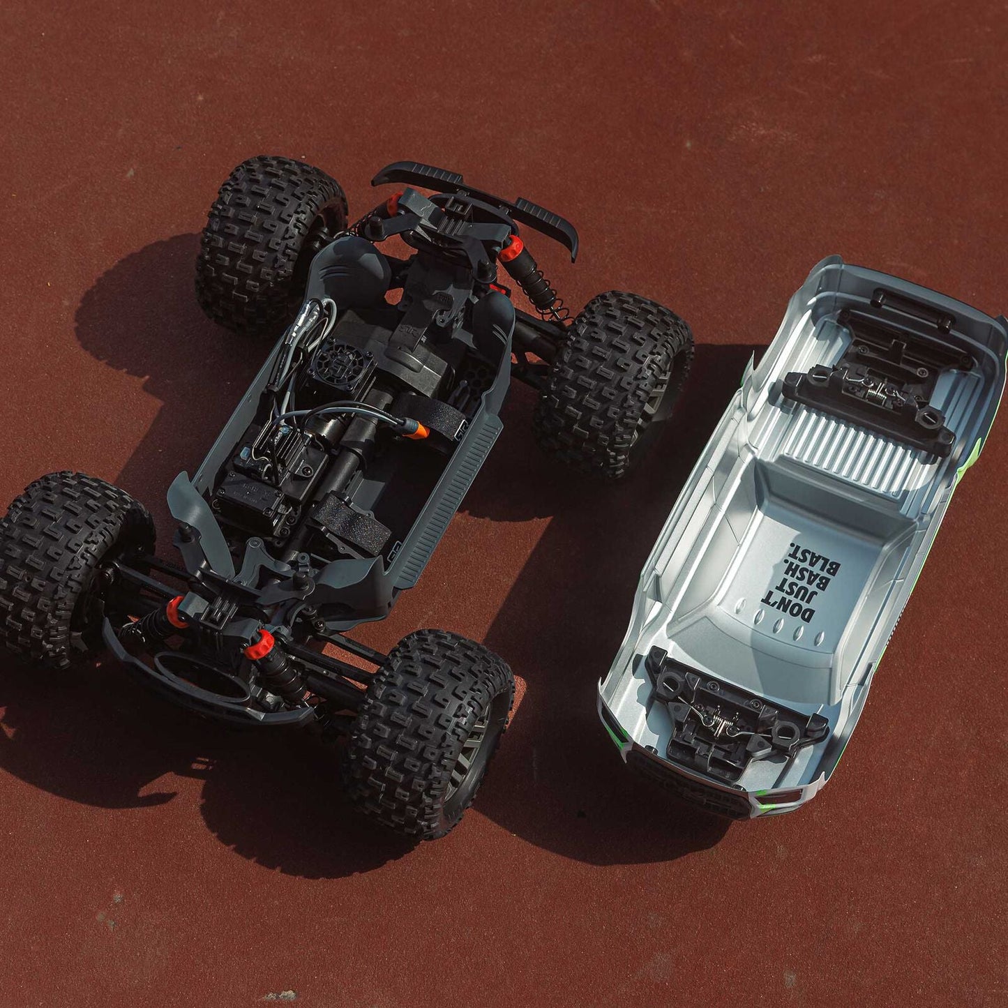 Auto a control remoto - 1/10 ARRMA GRANITE MEGA 665 Monster Truck - Jugueteria del Sur