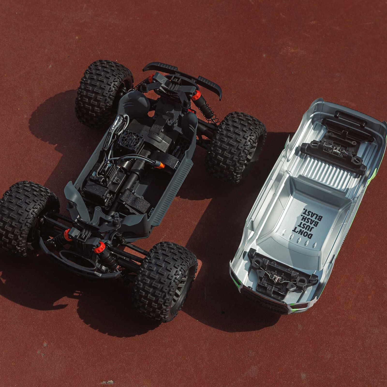 Auto a control remoto - 1/10 ARRMA GRANITE MEGA 665 Monster Truck - Jugueteria del Sur