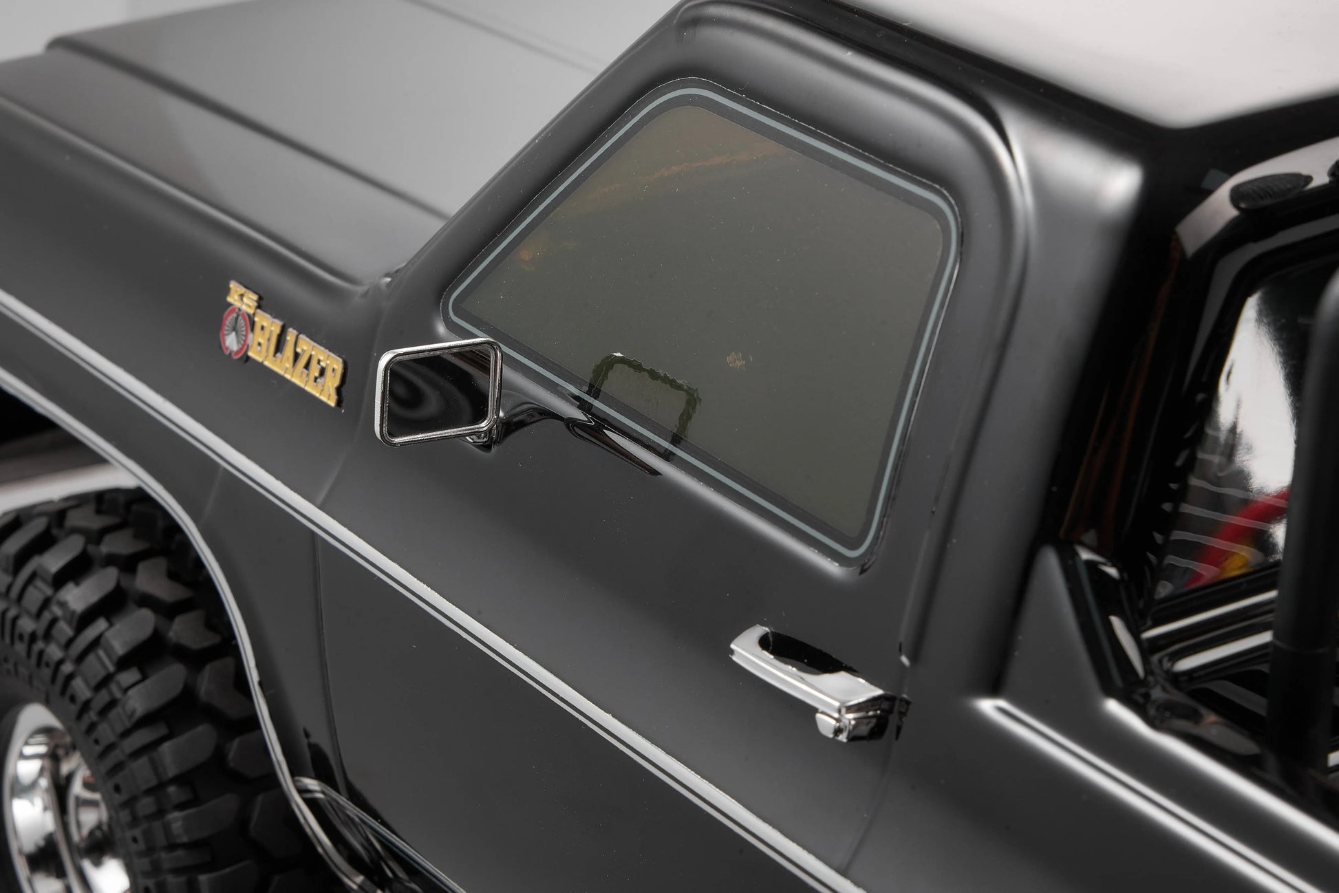 Auto a Control Remoto - 1/10 Chevrolet K5 Blazer - FMS FCX10 Negro, Naranjo o Cafe - Jugueteria del Sur