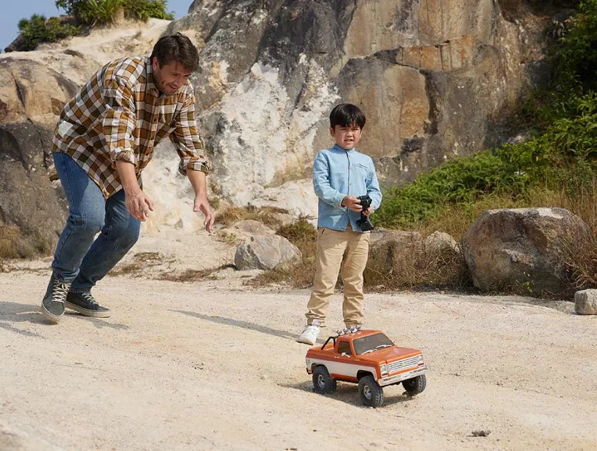 Auto a Control Remoto - 1/10 Chevrolet K5 Blazer - FMS FCX10 Negro, Naranjo o Cafe - Jugueteria del Sur