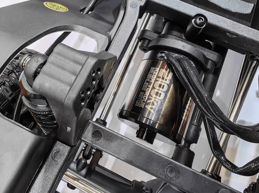 Auto a Control Remoto - 1/10 Nissan Patrol Brushless - YIKONG YK4107 PRO - Jugueteria del Sur