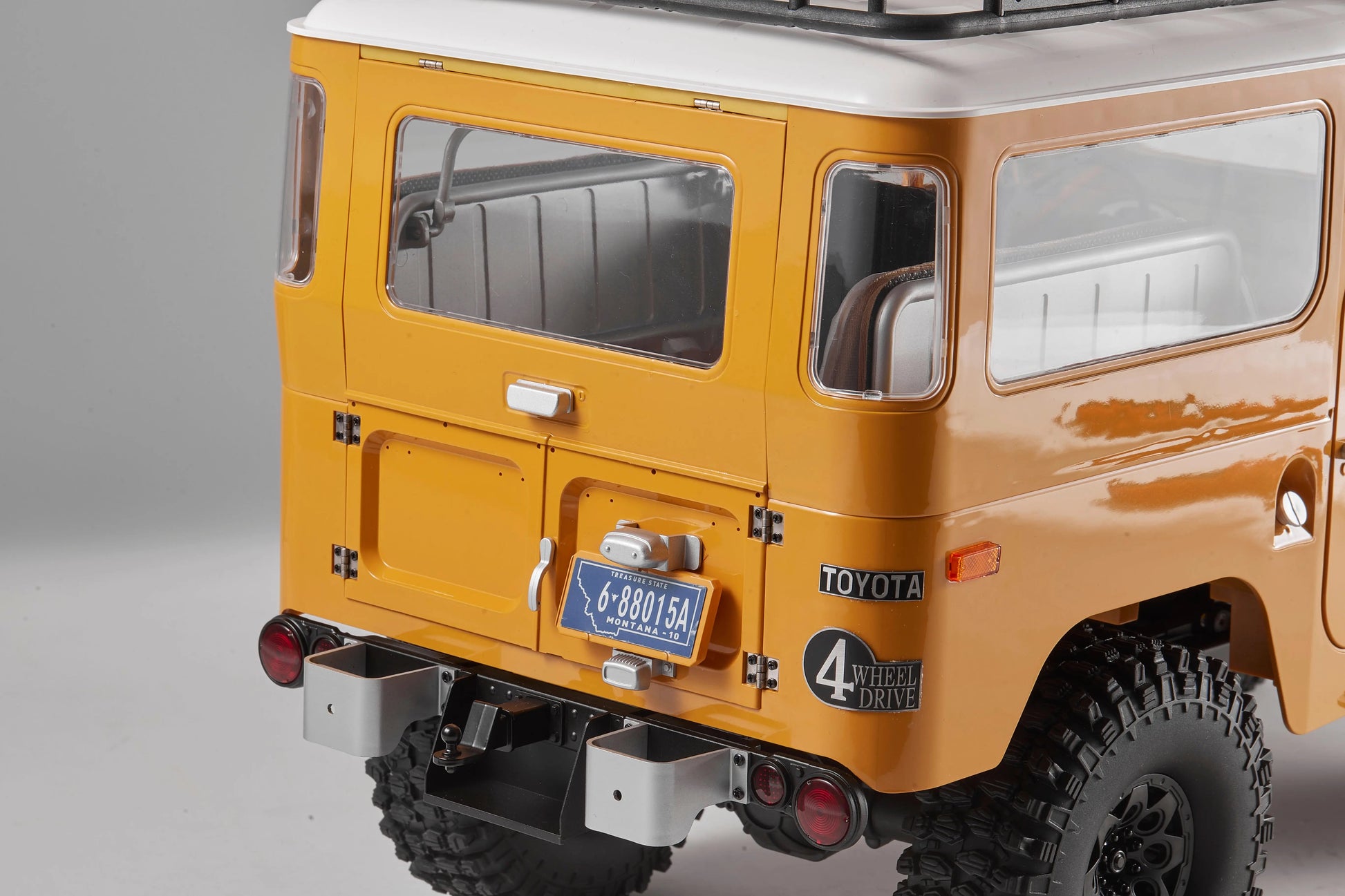 Auto a Control Remoto - 1/10 Toyota Land Cruiser FJ40 - FMS Amarillo o Azul - Jugueteria del Sur