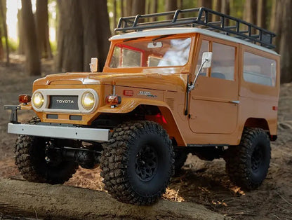 Auto a Control Remoto - 1/10 Toyota Land Cruiser FJ40 - FMS Amarillo o Azul - Jugueteria del Sur