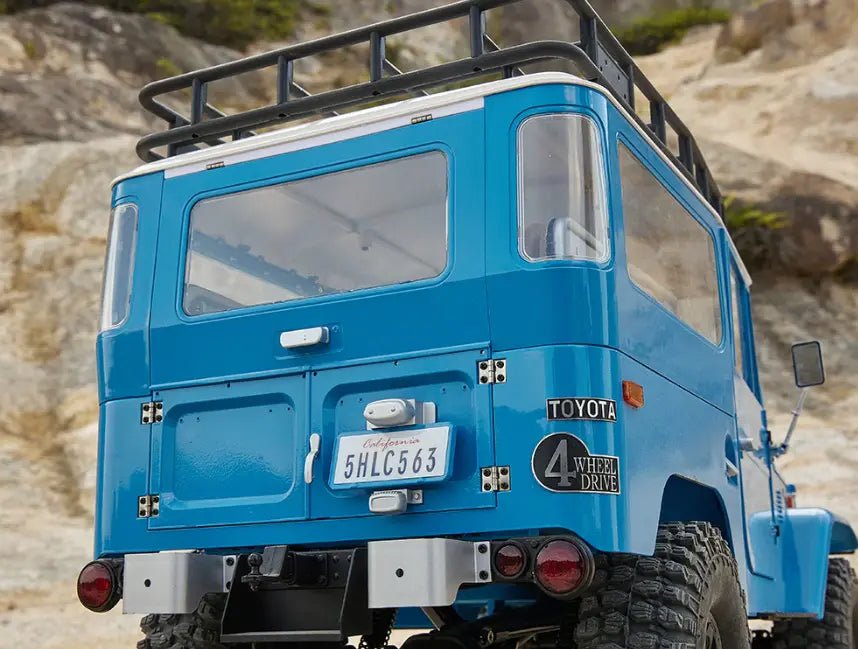 Auto a Control Remoto - 1/10 Toyota Land Cruiser FJ40 - FMS Amarillo o Azul - Jugueteria del Sur