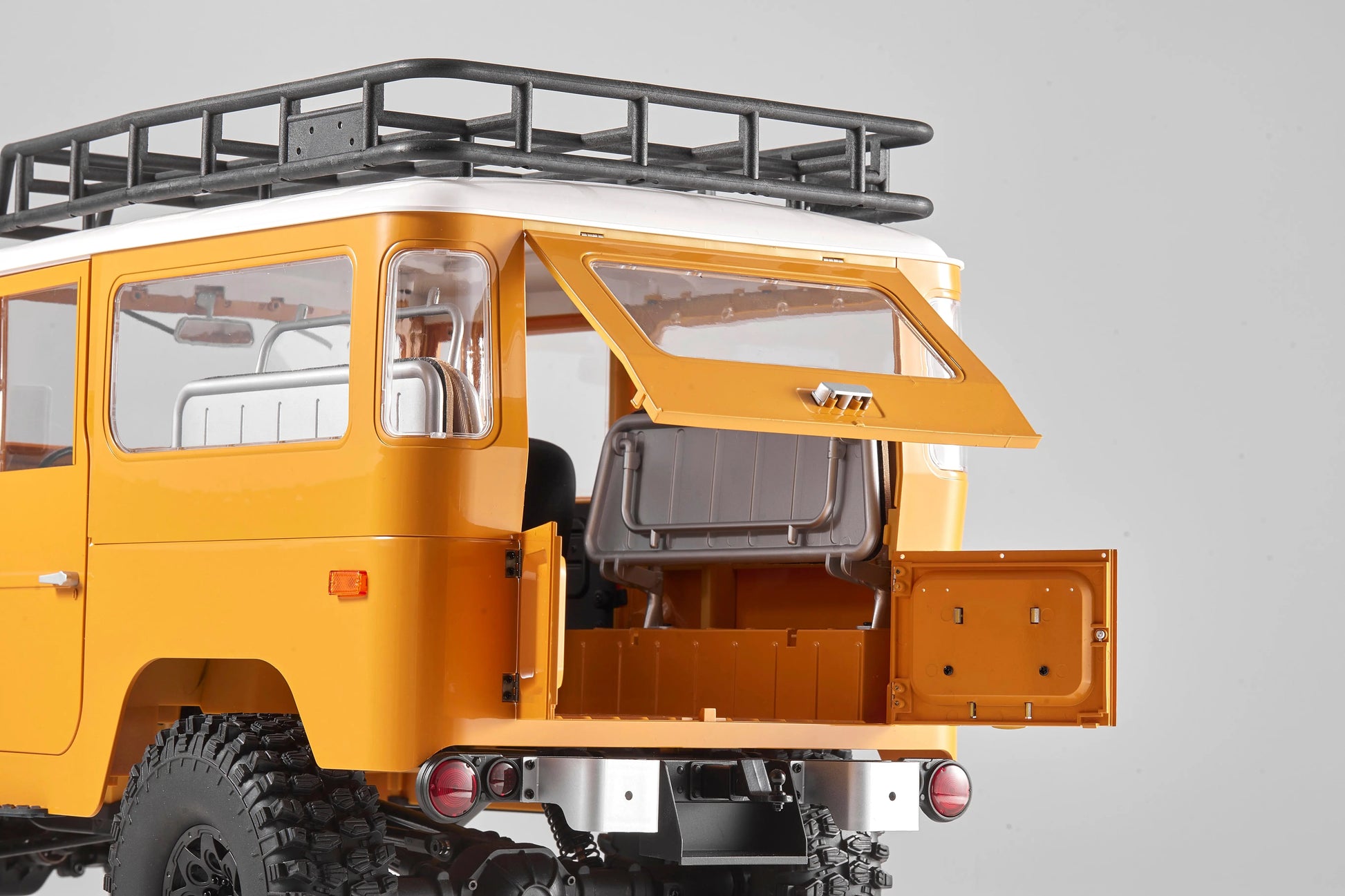 Auto a Control Remoto - 1/10 Toyota Land Cruiser FJ40 - FMS Amarillo o Azul - Jugueteria del Sur