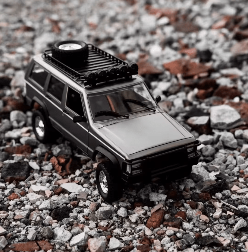 Auto a Control Remoto - 1/12 Jeep Cherokee XJ - MN78 Gris o Azul - Jugueteria del Sur