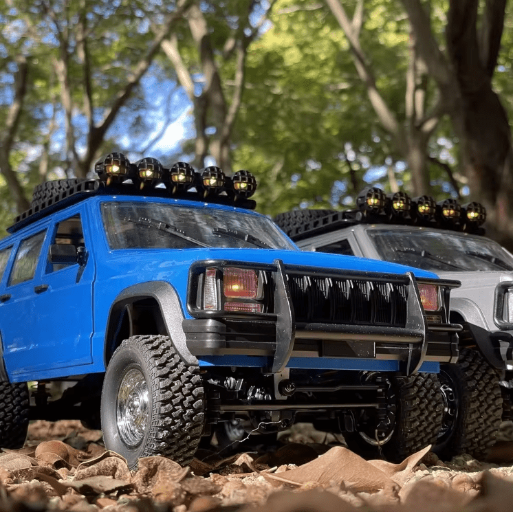 Auto a Control Remoto - 1/12 Jeep Cherokee XJ - MN78 Gris o Azul - Jugueteria del Sur