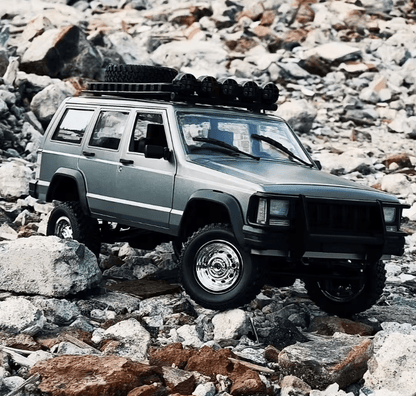 Auto a Control Remoto - 1/12 Jeep Cherokee XJ - MN78 Gris o Azul - Jugueteria del Sur