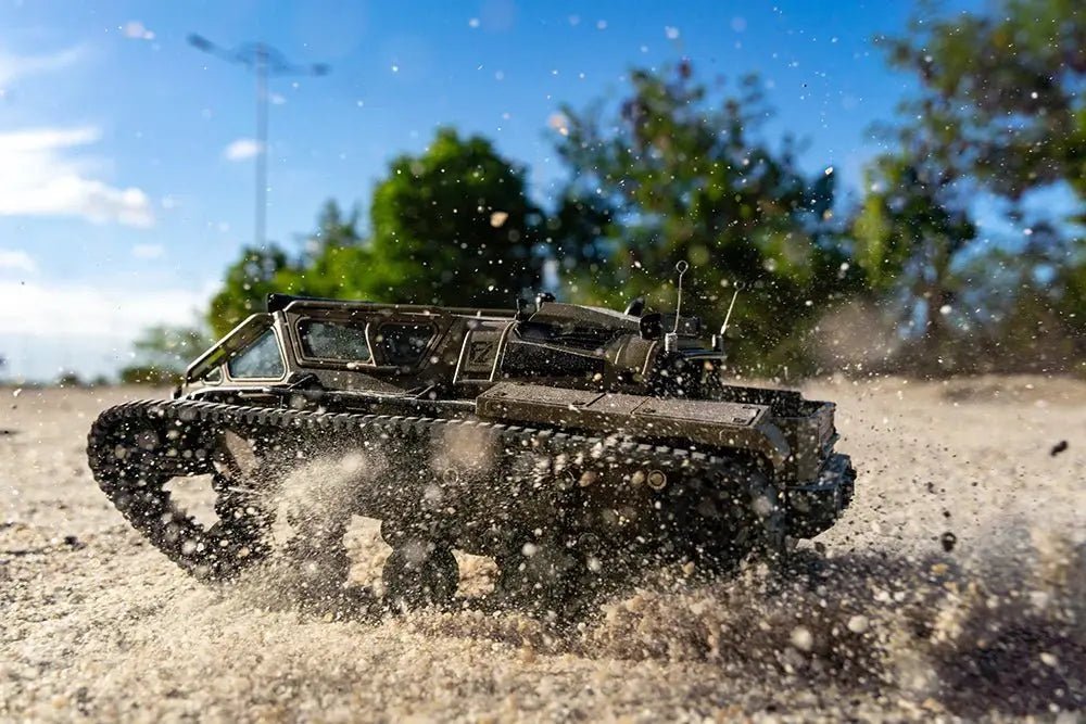Auto a Control Remoto - 1/18 Tanque Anfibio Ripsaw - JJRC C8812 Negro o Cafe - Jugueteria del Sur