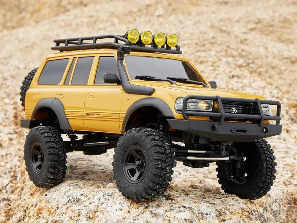 Auto a Control Remoto - 1/18 TOYOTA Land Cruiser 80 - FMS FCX18 LC80 V2 Gris o Amarillo o Azul - Jugueteria del Sur