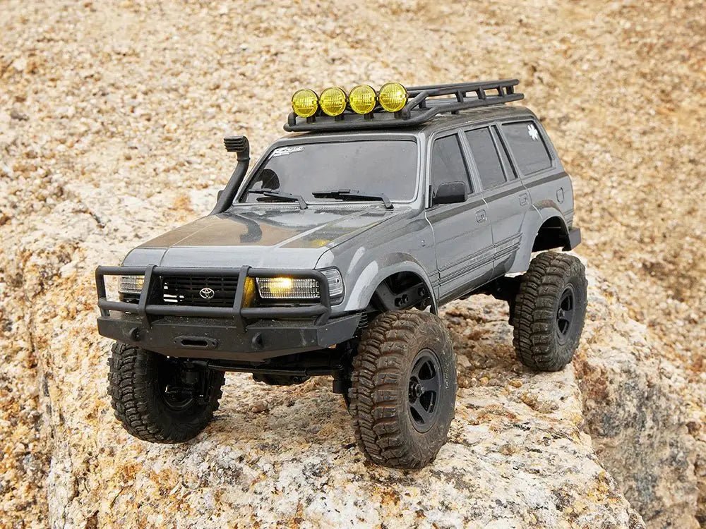Auto a Control Remoto - 1/18 TOYOTA Land Cruiser 80 - FMS FCX18 LC80 V2 Gris o Amarillo o Azul - Jugueteria del Sur