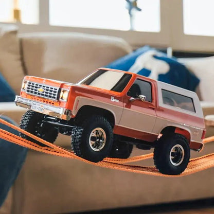 Auto a Control Remoto - 1/24 CHEVROLET K5 Blazer - FMS FCX24 Naranja, Negro o Café - Jugueteria del Sur