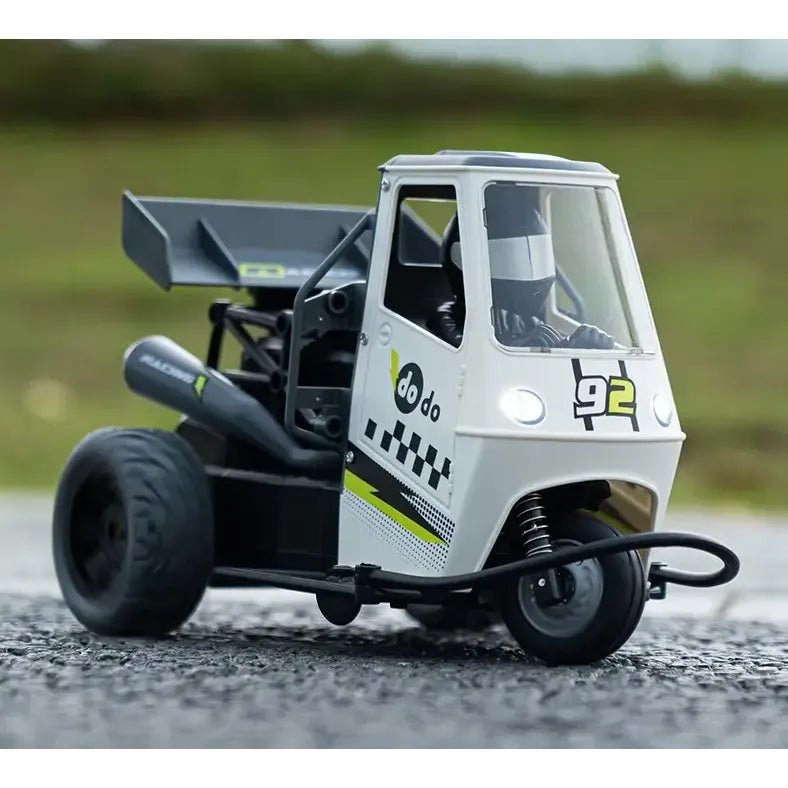 Vehículo Rc Moto Triciclo Sonido Y Humo Control Remoto 1:16 Blanco - Jugueteria del Sur