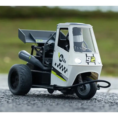 Vehículo Rc Moto Triciclo Sonido Y Humo Control Remoto 1:16 Blanco - Jugueteria del Sur