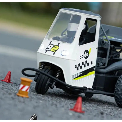 Vehículo Rc Moto Triciclo Sonido Y Humo Control Remoto 1:16 Blanco - Jugueteria del Sur